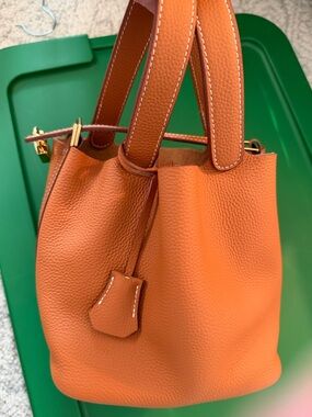 Premium saddle colored Leather Women’s Bucket Bag